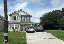 Pre-foreclosure in  Hawthorne Dr Chesapeake, VA 23325