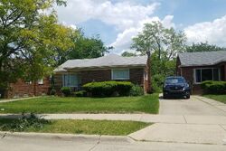 Pre-foreclosure in  SUSSEX ST Oak Park, MI 48237