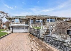 Pre-foreclosure in  Old Courthouse Rd New Hyde Park, NY 11040