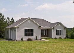 Pre-foreclosure in  VENABLE CREEK LN Kents Store, VA 23084