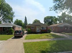 Pre-foreclosure in  Kinmore St Dearborn Heights, MI 48127