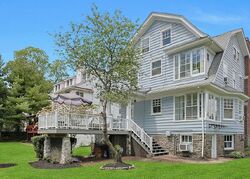 Pre-foreclosure in  Sutton Manor Rd New Rochelle, NY 10801