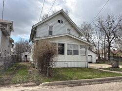 Pre-foreclosure in  Bruce St Rockford, IL 61101