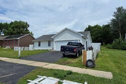 Pre-foreclosure in  Oliver Ln Rockford, IL 61101