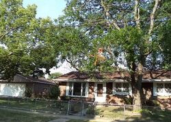 Pre-foreclosure in  5th Ave Belvidere, IL 61008