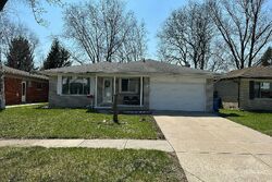 Pre-foreclosure in  Canterbury Dr Warren, MI 48093
