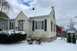 Pre-foreclosure in  State St Middleport, NY 14105