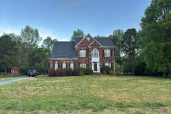 Pre-foreclosure in  Heath Glen Dr Charlotte, NC 28227