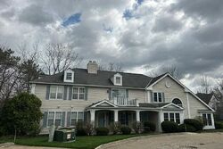 Pre-foreclosure in  Grist Mill Ct Olmsted Falls, OH 44138