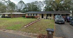 Pre-foreclosure in  Hillandale Dr Mobile, AL 36693