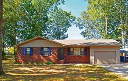 Pre-foreclosure in  Morningside Dr Nw Hartselle, AL 35640