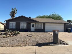 Pre-foreclosure in  E Vista Dr Phoenix, AZ 85022