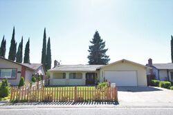 Pre-foreclosure in  Glenmoor Dr Sacramento, CA 95827