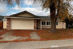 Pre-foreclosure in  Hiawatha Way Antelope, CA 95843
