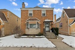 Pre-foreclosure in  N Neenah Ave Chicago, IL 60631