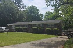 Pre-foreclosure in  Trentwood Pl Nw Rome, GA 30165