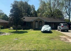 Pre-foreclosure in  Dunbar Rd Warner Robins, GA 31093