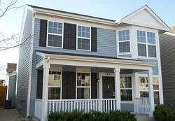 Pre-foreclosure in  Victoria Park Cir Aurora, IL 60504
