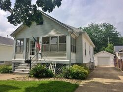  E Elmwood St, Pontiac IL