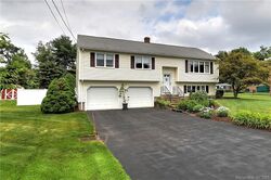 Pre-foreclosure in  Duel Dr Hamden, CT 06518