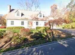 Pre-foreclosure in  Candlewood Shores Rd Brookfield, CT 06804