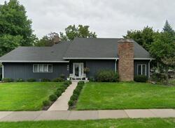 Pre-foreclosure in  Hawthorne Blvd Glen Ellyn, IL 60137