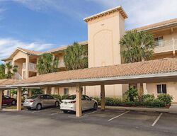 Pre-foreclosure in  Regal Heron Cir  Naples, FL 34104