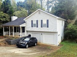 Pre-foreclosure in  Highpoint Rd Flowery Branch, GA 30542