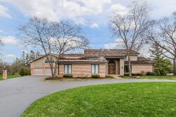 Pre-foreclosure in  Quail Run Palatine, IL 60067