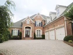 Pre-foreclosure in  Grady Ridge Dr Duluth, GA 30097