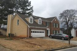 Pre-foreclosure in  FIELDPOINTE WAY Stone Mountain, GA 30088