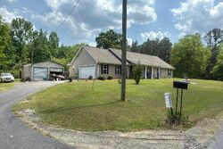 Pre-foreclosure in  Silver Run Rd Munford, AL 36268