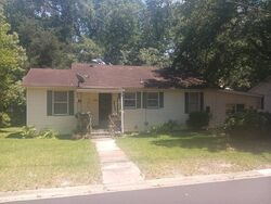 Pre-foreclosure in  1st St Mobile, AL 36611