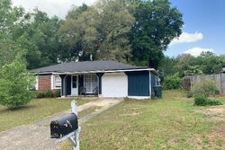 Pre-foreclosure in  Hickory St Milton, FL 32570