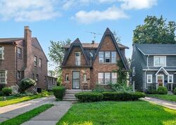 Pre-foreclosure in  Asbury Park Detroit, MI 48227