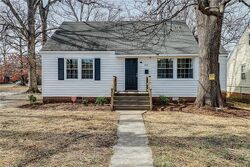 Pre-foreclosure in  Maury St Richmond, VA 23224