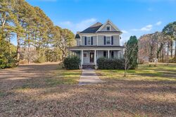 Pre-foreclosure in  Seaside Rd Painter, VA 23420