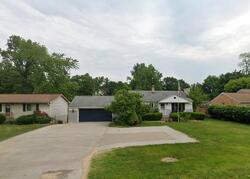 Pre-foreclosure in  Elizabeth Lake Rd Waterford, MI 48327