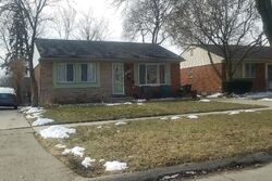 Pre-foreclosure in  LABELLE ST Oak Park, MI 48237