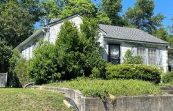 Pre-foreclosure in  Division St Vicksburg, MS 39180