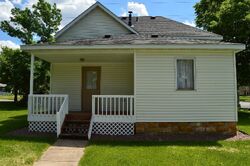 E State St, Belle Plaine MN