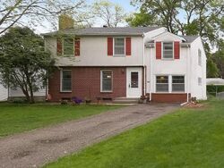 Pre-foreclosure in  17th Ave S Minneapolis, MN 55407