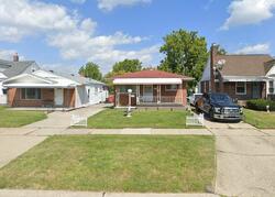 Pre-foreclosure in  Oakdale St Roseville, MI 48066