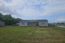 Pre-foreclosure in  Stanley Robert Rd Breaux Bridge, LA 70517