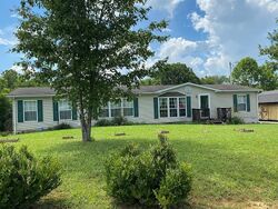 Pre-foreclosure in  Billingsley Rd Glasgow, KY 42141