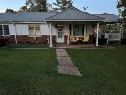 Pre-foreclosure in  Linda Cir Catlettsburg, KY 41129