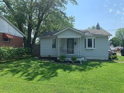 Pre-foreclosure in  E Charlestown Ave Jeffersonville, IN 47130