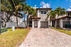 Pre-foreclosure in  Sw 28th Ct Hollywood, FL 33027