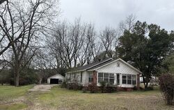 Pre-foreclosure in  Spring Dr Cottondale, AL 35453