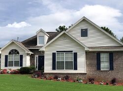 Pre-foreclosure in  Willow Oak Dr Deatsville, AL 36022